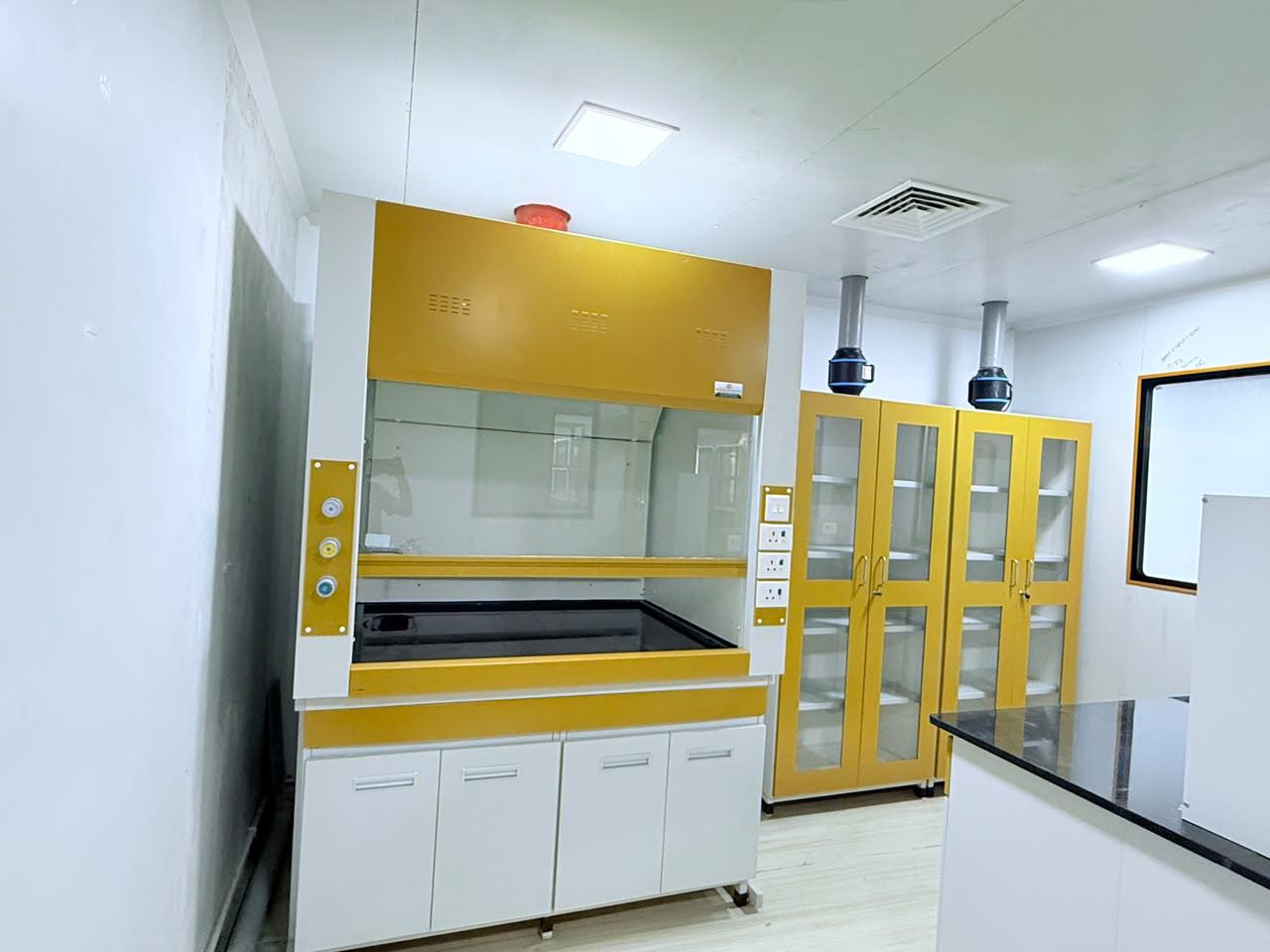 Laboratory fume hood manufacturer providing high-performance safety solutions