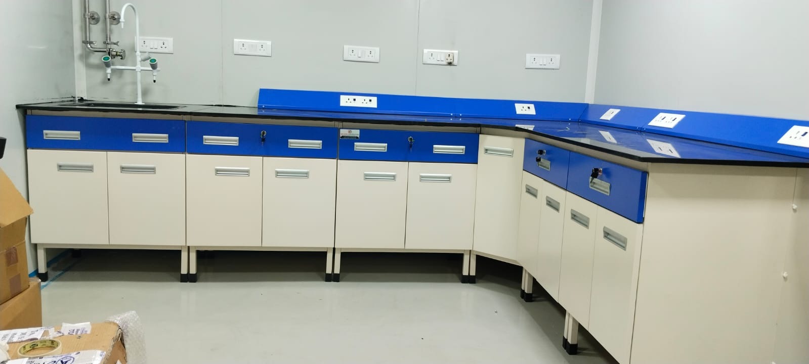 Laboratory Tables - Mnsons